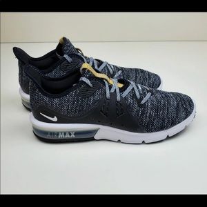 SOLD!!!    Nike Air Max Sequent 3